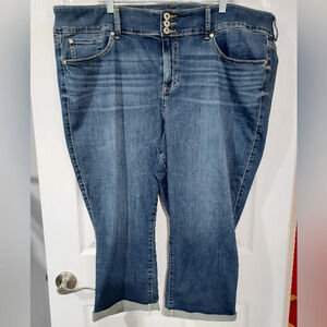 NWOT Torrid Medium/Dark Wash Crop Jegging Super Soft in Size 26